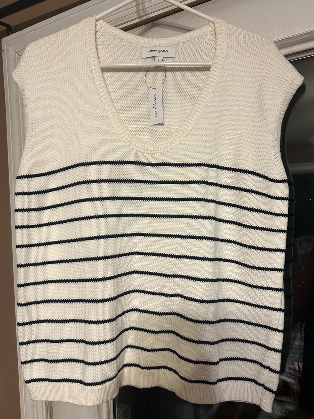 Banana Republic Cream V-Neck Knit Sleeveless Vest